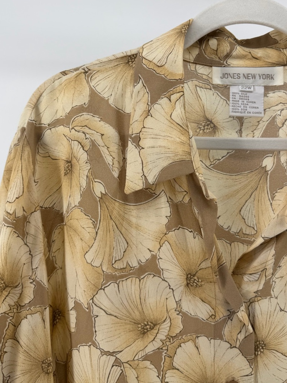 Vintage Jones New York 100% Silk Beige Floral Button-Down Shirt, Women's 22W - Picture 2 of 6